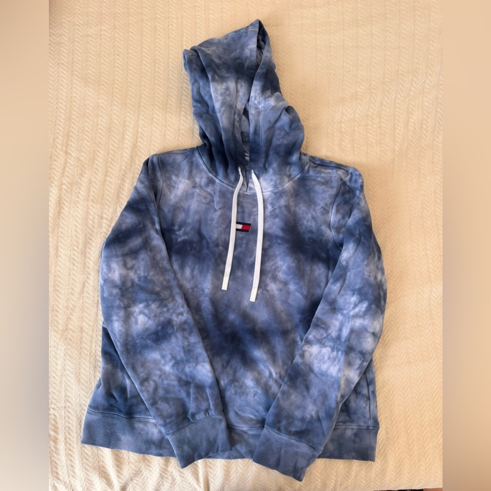 Tommy Hilfiger Women’s Drop Shoulder Hoodie Tie Dye Print Cross Over Back Hoodie